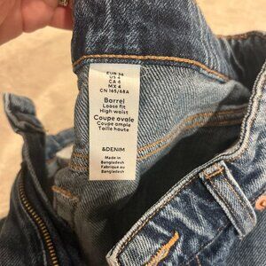H&M Barrel Jeans- US 4. Womens